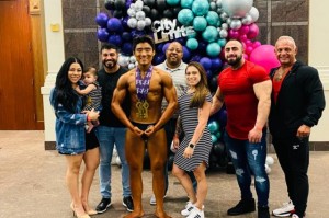 九游入口-异国健美比赛的中国冠军:体育如何塑造一个男子汉