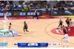 主裁闫军光速拉开！王哲林上篮被任骏飞犯规拽下 双方险些起冲突